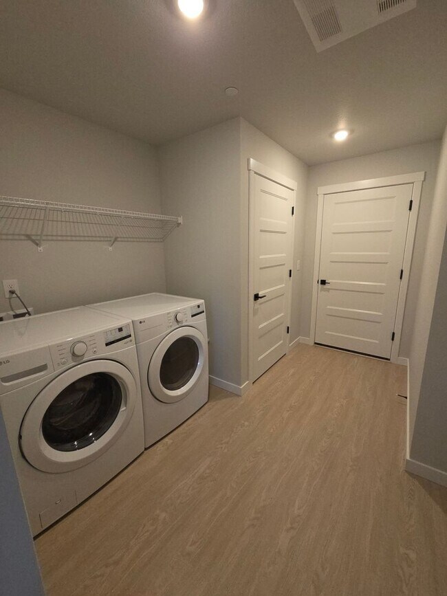 Foto del edificio - Brand-New 1BD Home in Camas — Move-In Ready!