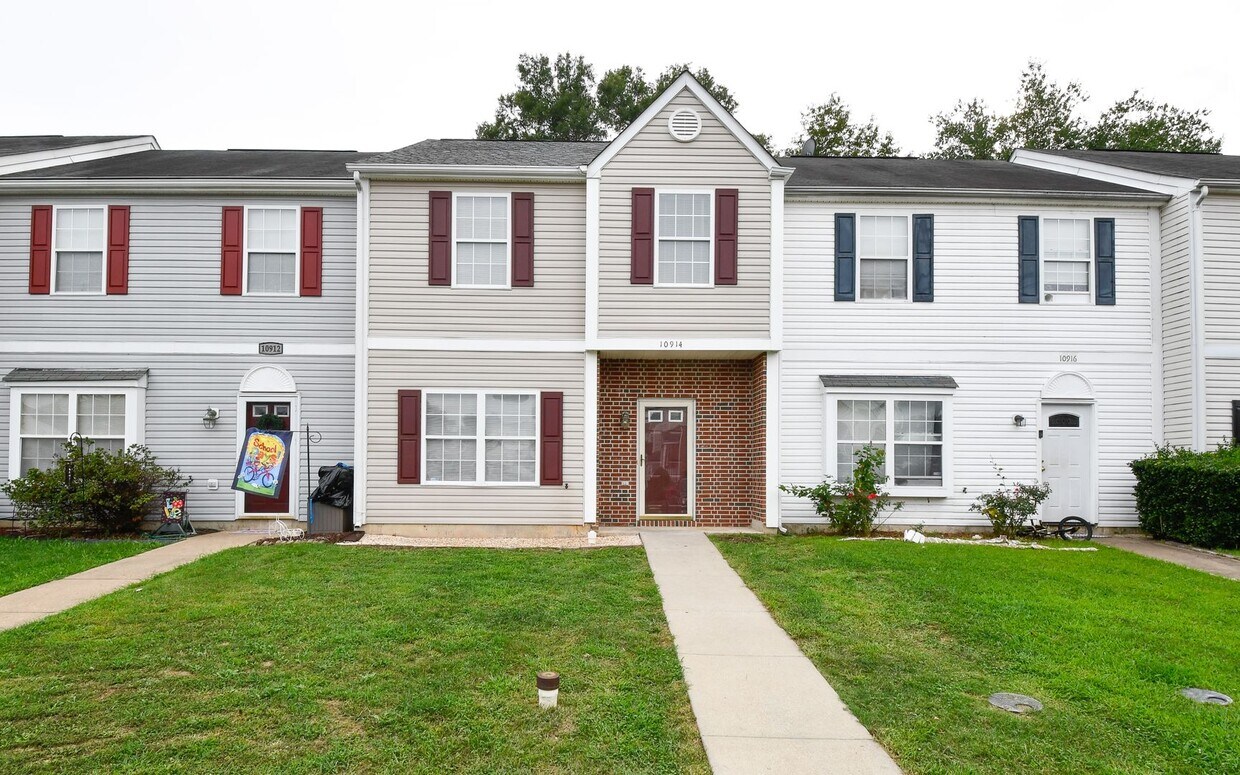 Primary Photo - BEAUTIFUL TOWNHOME FOR RENT