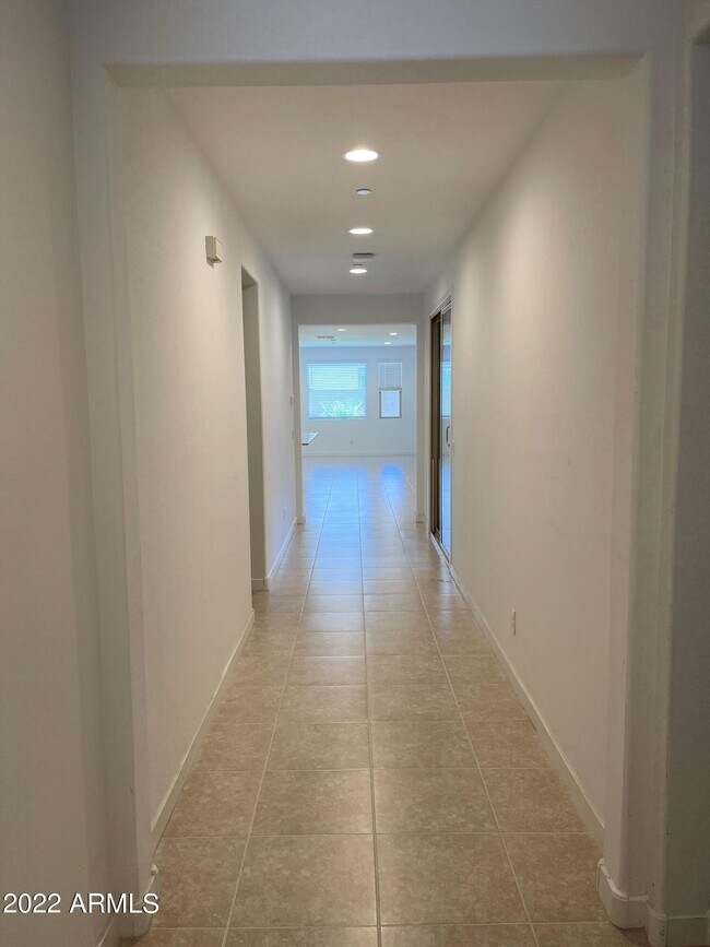 Foto del edificio - 9849 E Tahoe Ave