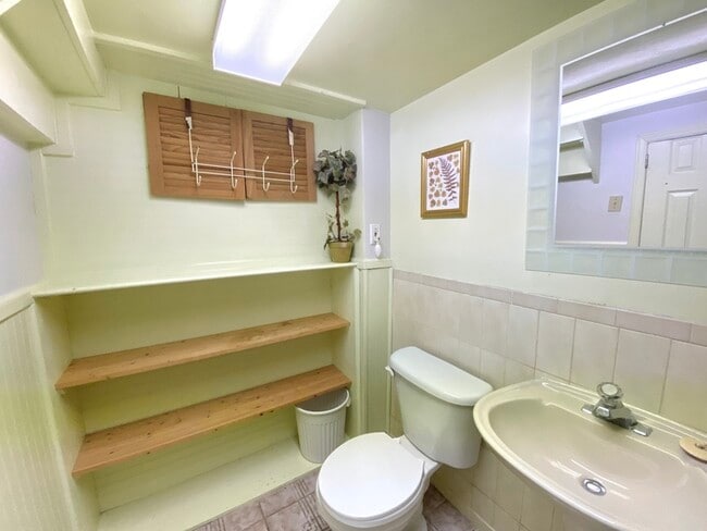 Building Photo - 275 Kensington Ave N