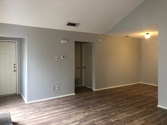 Foto del edificio - Edens Properties 4 (7002 Ivory Key Ct)