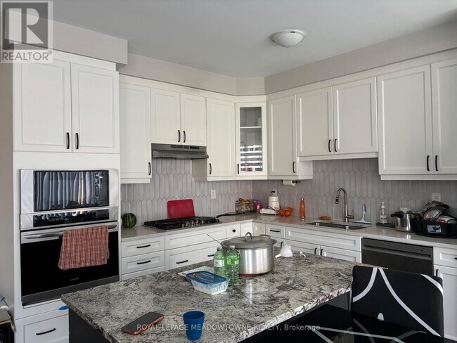 Building Photo - 523 Bellflower Ct.