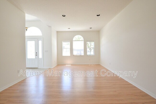 Foto del edificio - 1144 Cathcart Cir