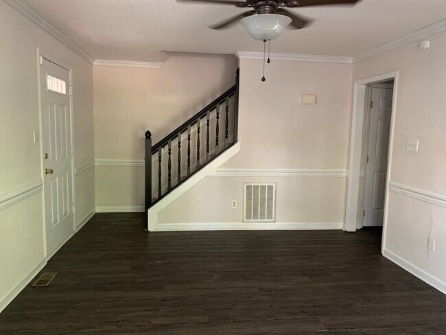 Foto del edificio - North Raleigh Townhome-Large Bedrooms and more! Coming Soon