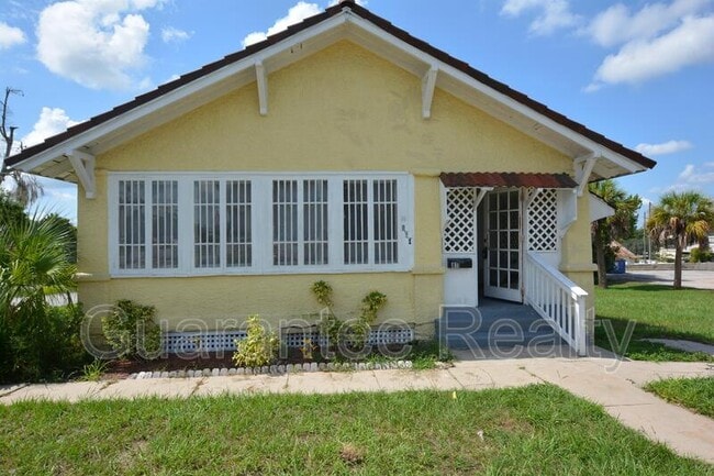Foto del edificio - 811 E Main St