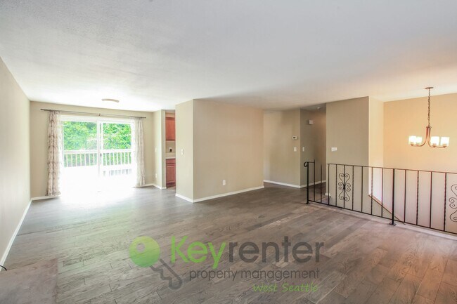 Foto del edificio - Spacious 4 Bedroom with Open Floor Plan and AC