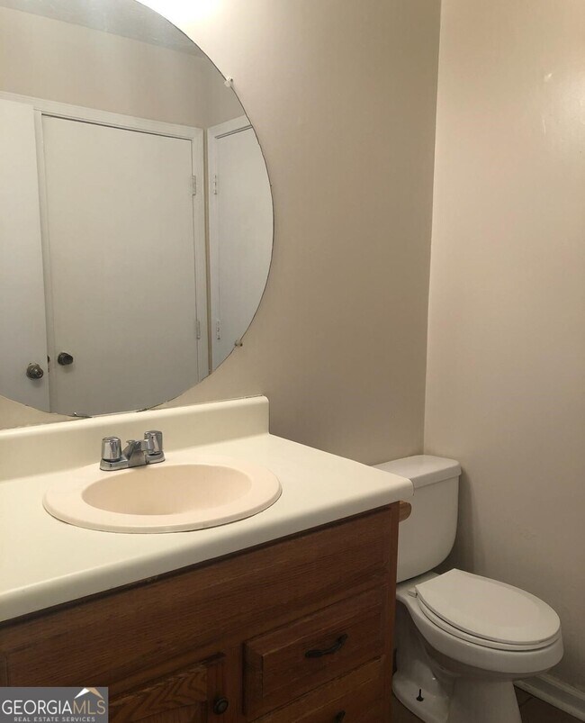 Building Photo - 366 River Oak Dr