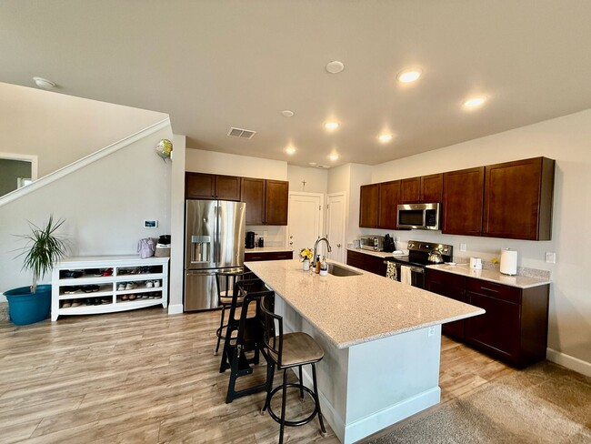 Foto del edificio - Beautiful Modern 3-Bedroom, 2.5 bath Townh...