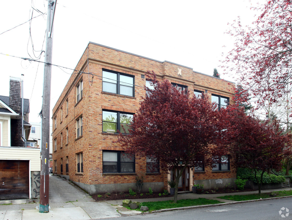 Primary Photo - Harvard Apartments