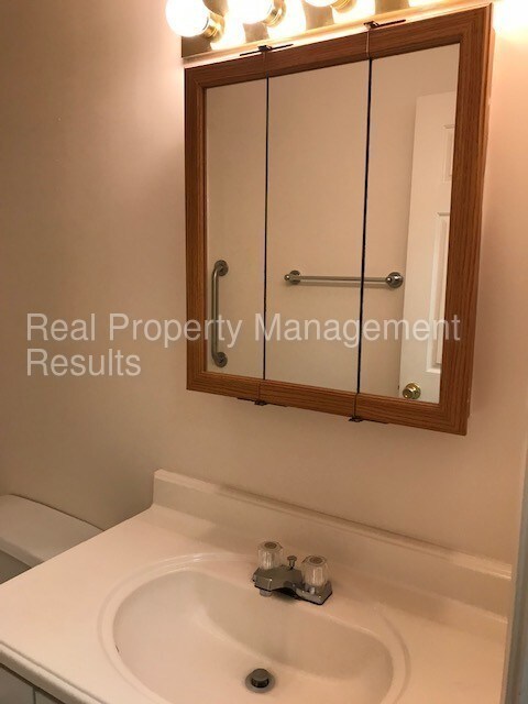 Building Photo - Cambridge Unit 112 - 2 bedroom, 2 bathroom
