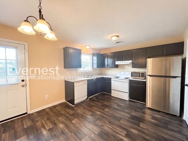 Foto del edificio - 2-Bed/1.5-Bath Town Home/Available Now!