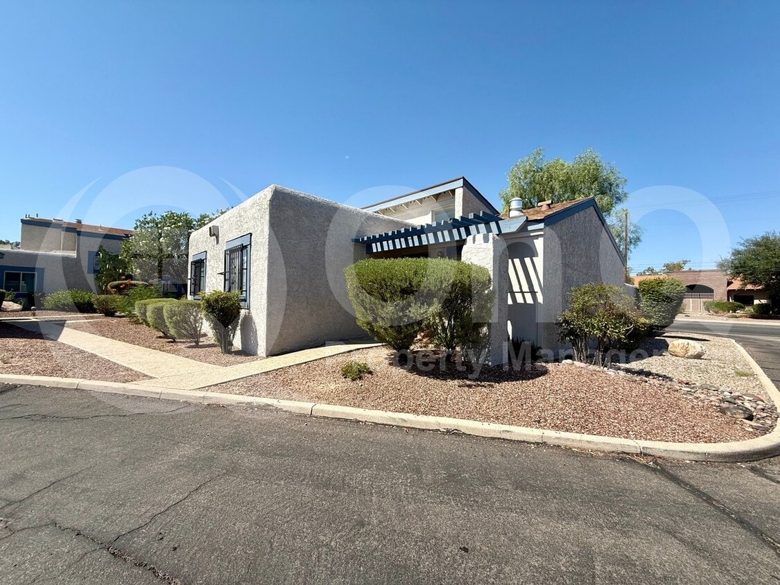 Primary Photo - 3402 N Richland Dr