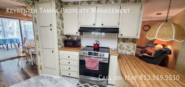 Building Photo - 2b/2b charming house - Move in Ready - Bri...