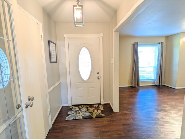 Building Photo - 9702 Harrowgate Dr