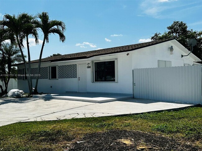 Building Photo - 30120 SW 152nd Ave