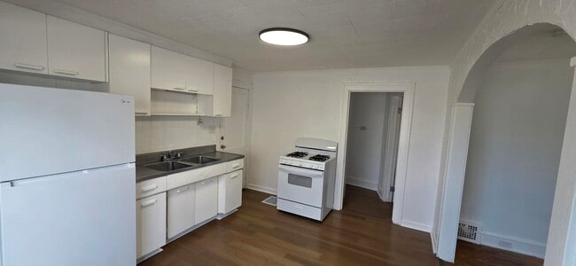 Building Photo - 4473 W 133rd St