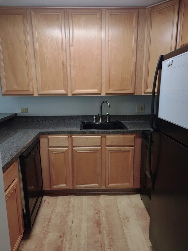 Building Photo - 5810 Oakwood Dr