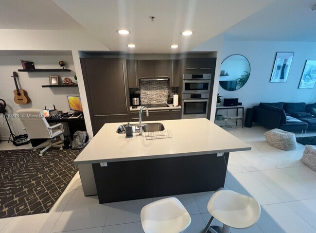 Foto del edificio - 7825 NW 107th Ave