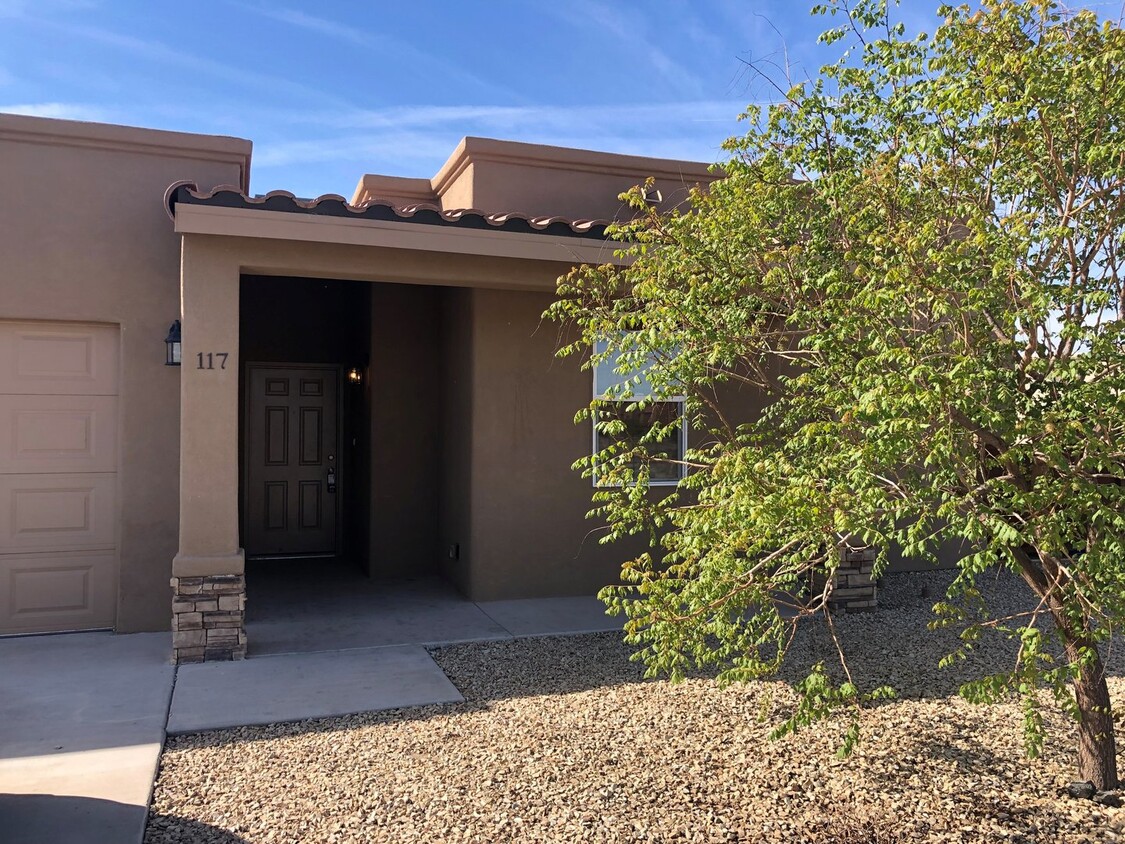 Primary Photo - 3 bedroom 2 bathroom Townhome