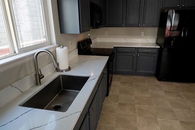 Building Photo - 462 Chambers Way