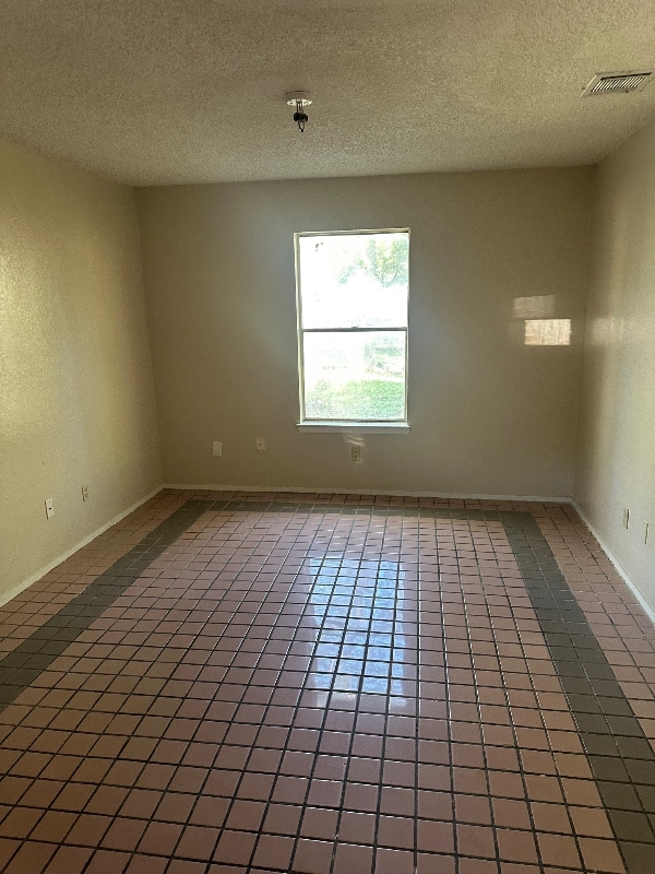 Building Photo - 3813 Windsor Ave