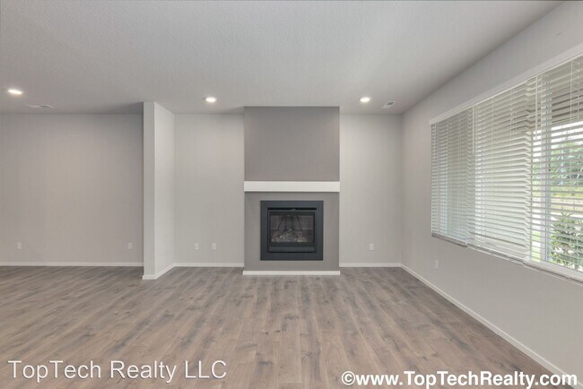 Foto del edificio - 3 br, 2.5 bath House - 16117 NW Reliance Ln