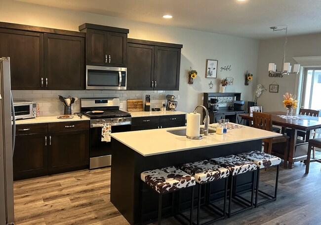 Foto del edificio - Meridian Spacious Retreat with Neighborhoo...