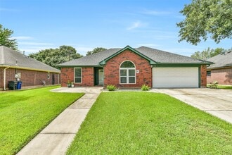 Building Photo - 515 Valley Dr