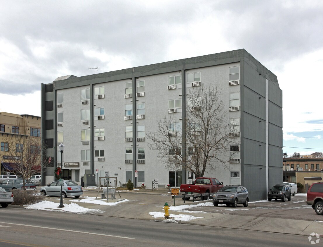 Foto del edificio - Reyn Rock Plaza Senior Housing