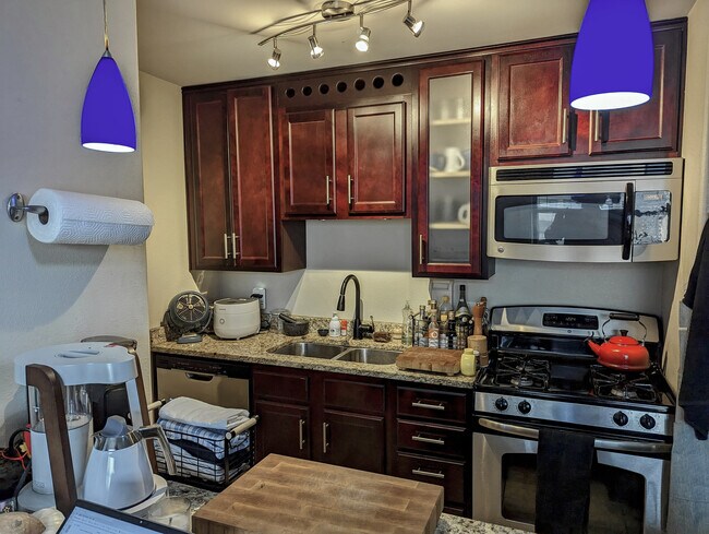 Foto del edificio - 700 E 8th St