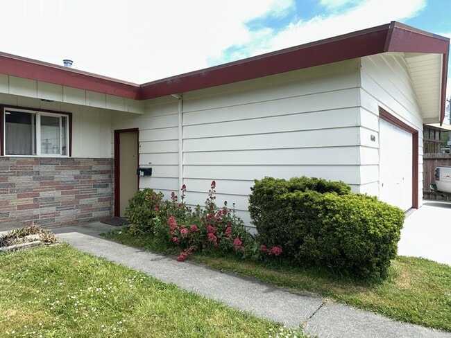 Building Photo - 1640 Stromberg Ave