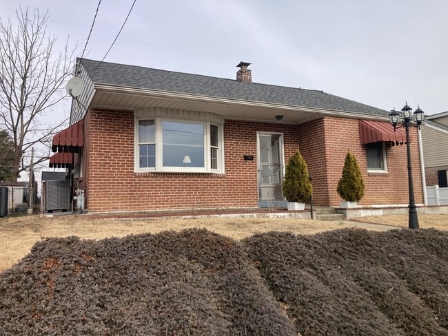 Building Photo - 705 Fallon Ave