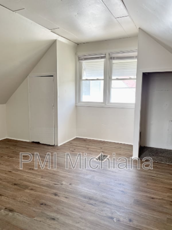 Building Photo - 124 S Sheridan St
