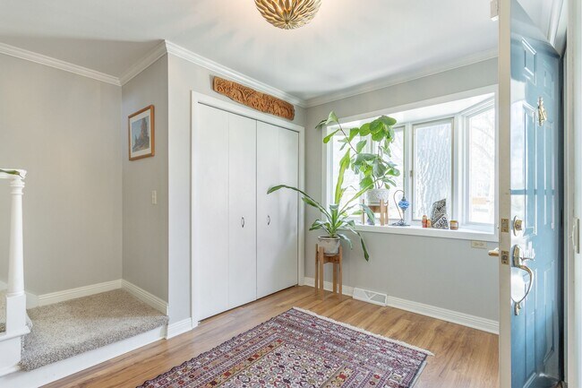 Foto del edificio - Fully Furnished 5 Bedroom 2.5 Bathroom in Madison, WI