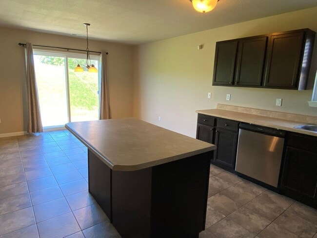 Foto del edificio - 5801 Abercorn Dr