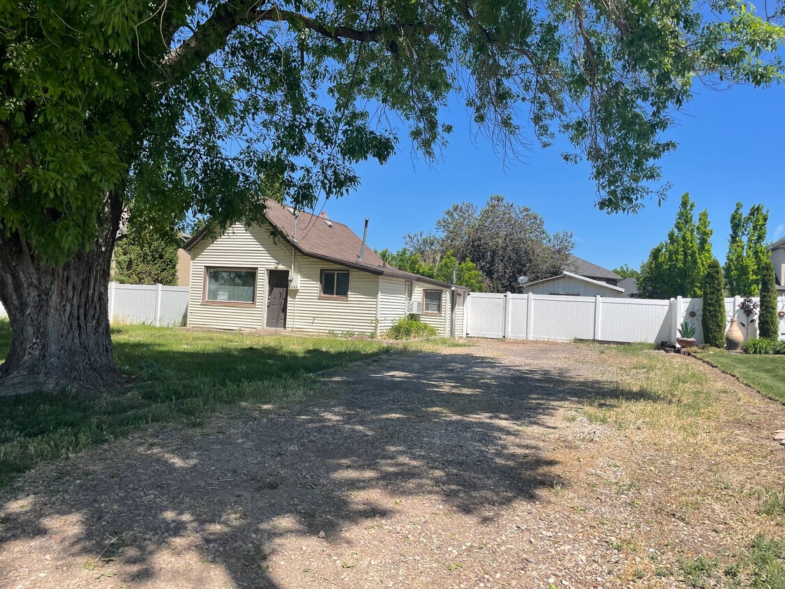 Primary Photo - 3046 W Gentile St