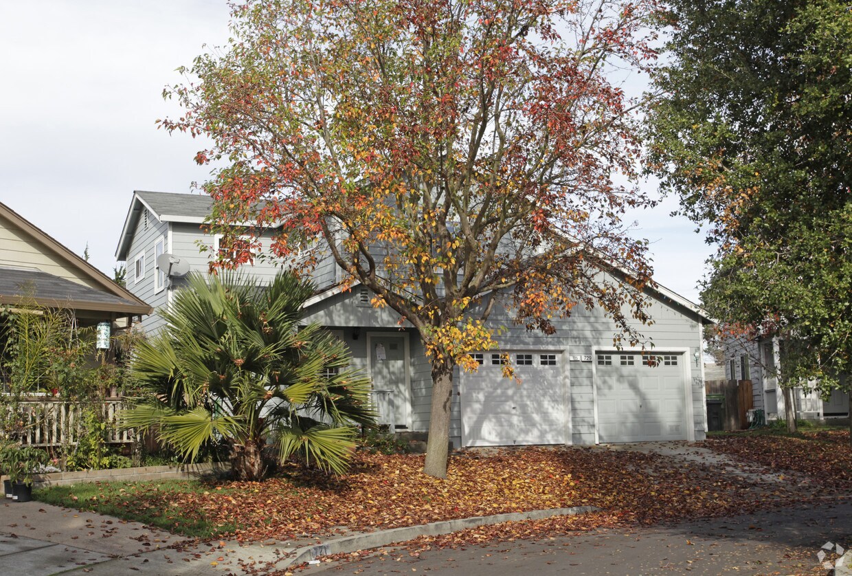 Building Photo - 725-729 Judith Ct