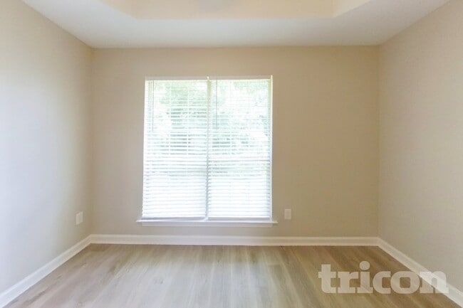 Building Photo - 4050 Monarch Dr