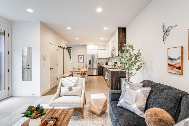 Building Photo - 2319 Franklin Ave E