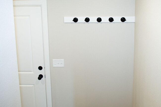 Foto del edificio - New 3 Bedroom / 2.5 Bathroom Townhome in Decatur!