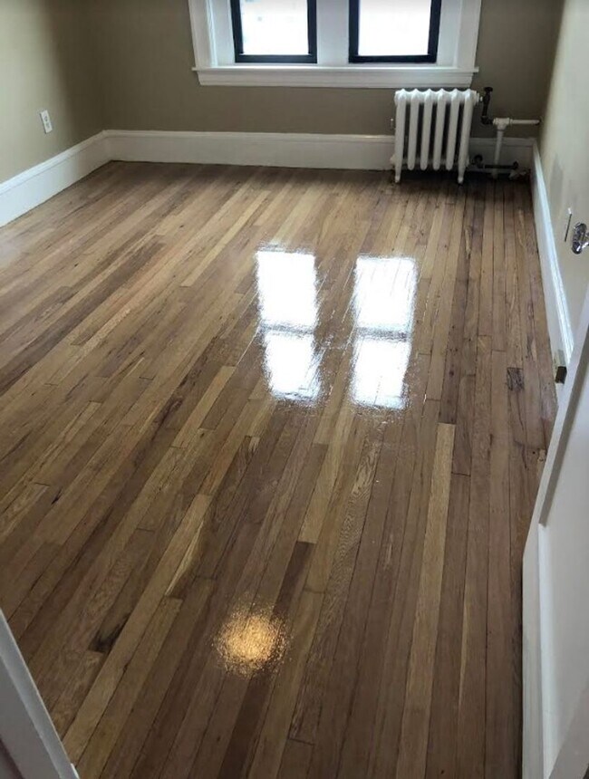 Foto del edificio - Charming 3 Bedroom- NO Broker FEE