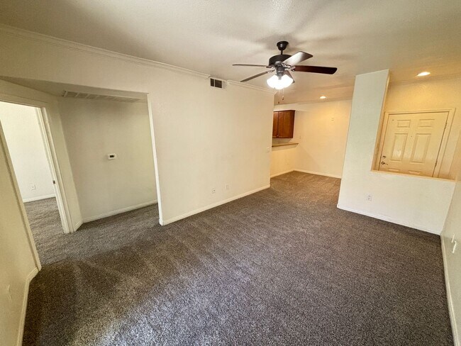 Foto del edificio - Gorgeous 1bed/1bath home nestled in a great area! MOVE IN SPECIAL $300 OFF First Months Rent!
