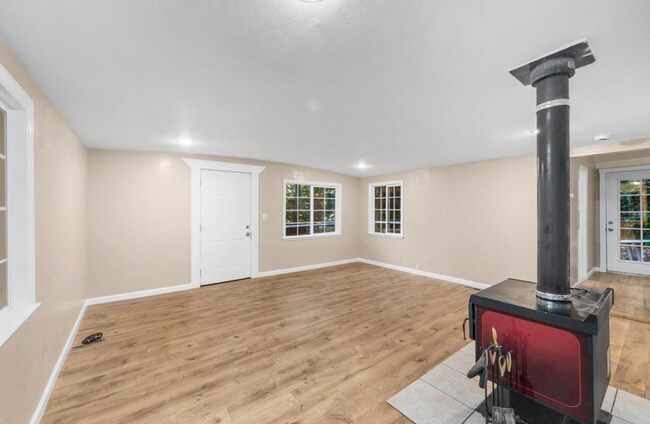 Foto del edificio - 10229 Redwood Dr