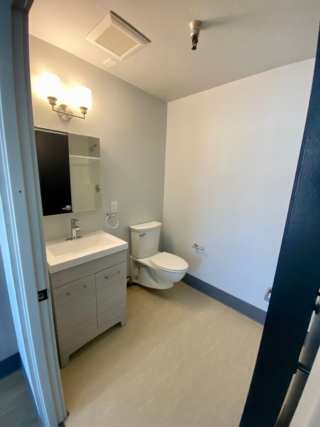 Foto del edificio - Pet friendly 2 bed 2 bath (ensuite) in ful...