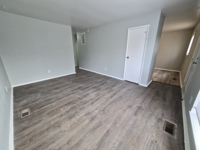 Building Photo - 3525 Luewan Ct