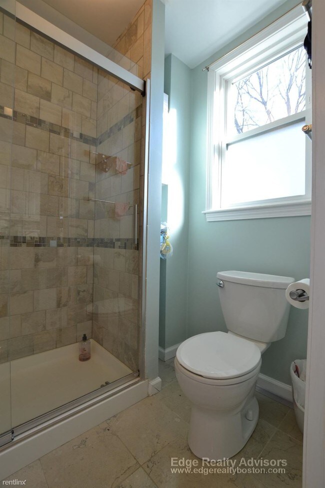 Building Photo - 4 br, 2 bath Apartment - 35 Palmer St # Rr