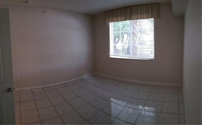 Foto del edificio - 8000 N Nob Hill Rd