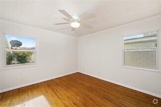Building Photo - 1044 E Hassett Ave