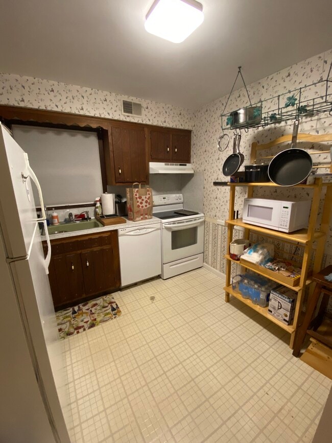 Building Photo - 116 Sweet Briar Dr