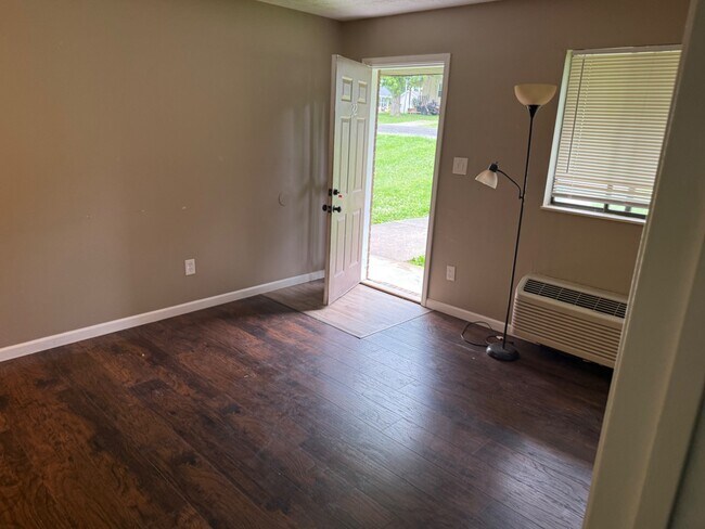 Foto del edificio - 116 W Zupan St